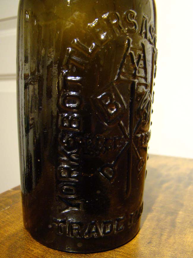 A late 19th century "York Bottlers Association Ltd" embossed black glass bottle — image 3
